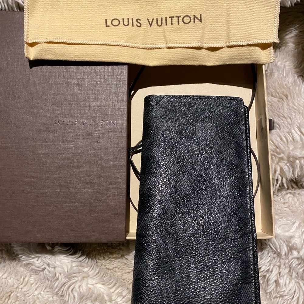 ♥️ Authentic Louis Vuitton Brazza Damier Canvas Wallet ♥️ - Picture 5 of 10